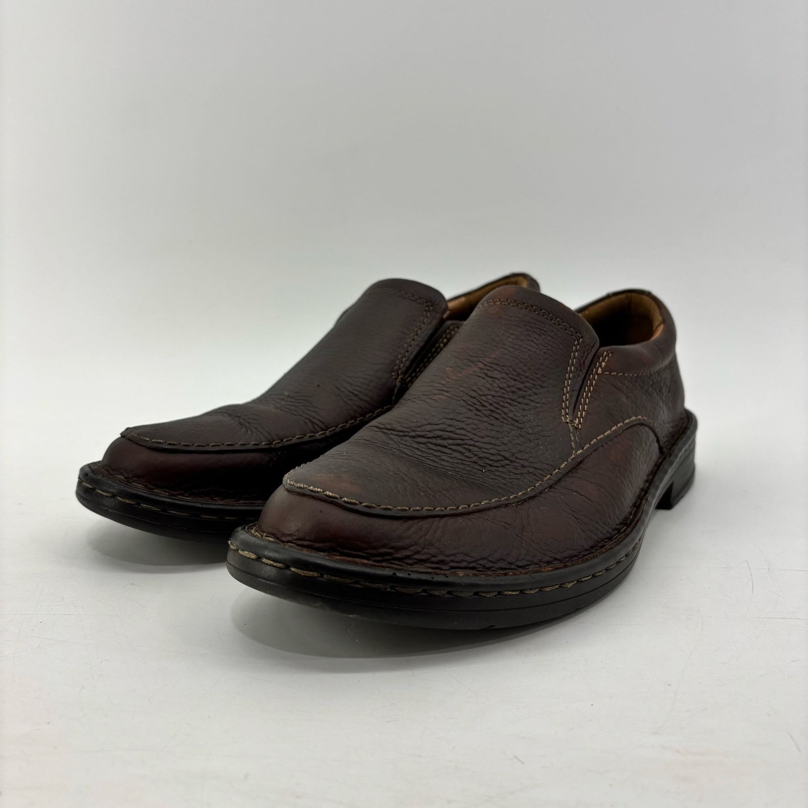 Clarks Clarks Mens Size 7 Brown Loafers Slip On Leather Ortholite Size US 7 / EU 40 - 12 Thumbnail