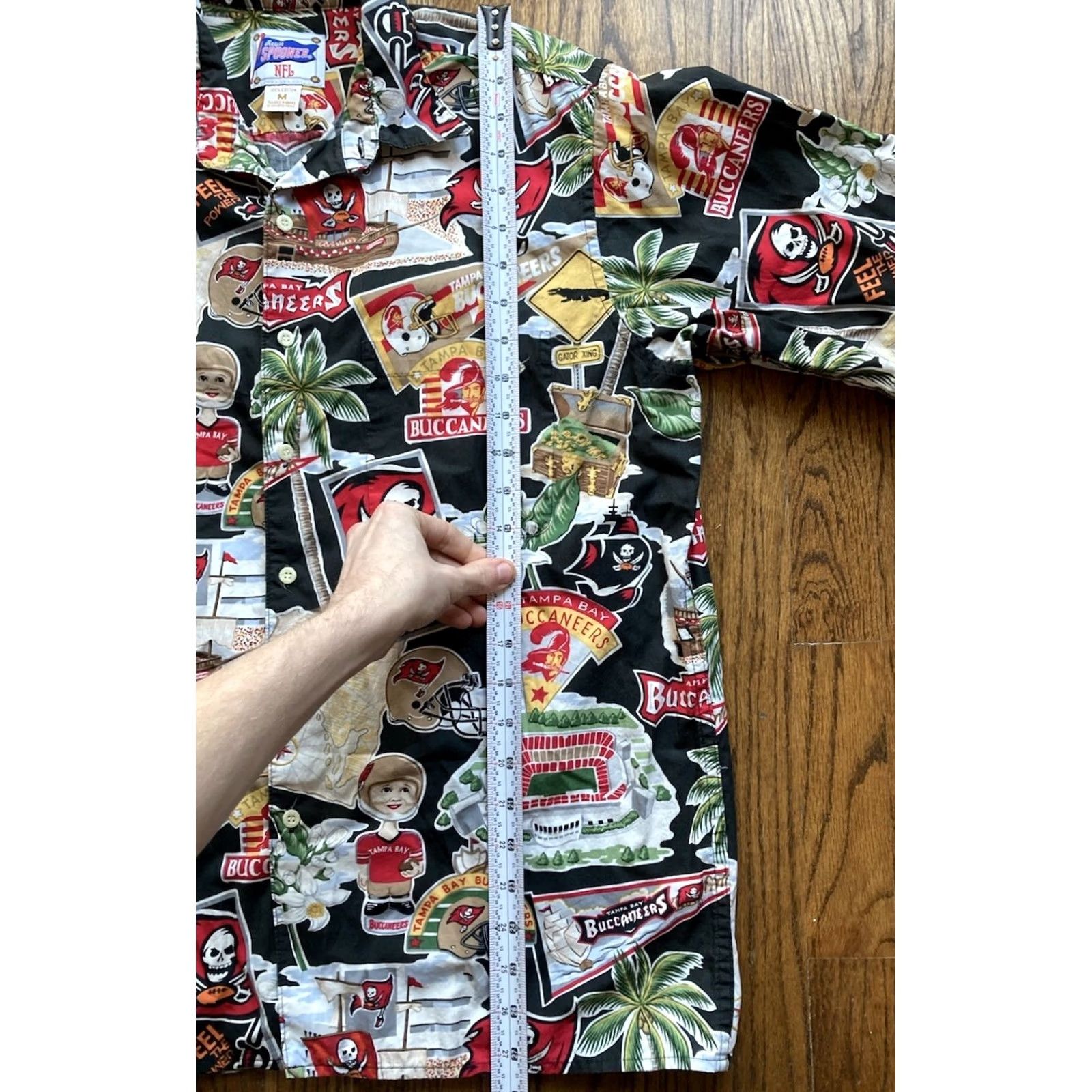 Reyn Spooner Reyn Spooner Tampa Bay Buccaneers Hawaiian Shirt Mens M NFL Cotton Shirt Size US M / EU 48-50 / 2 - 5 Thumbnail