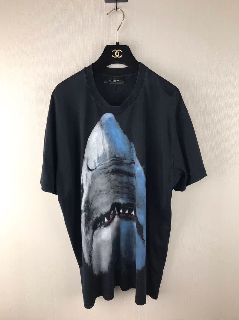 Givenchy Givenchy Shark Short Sleeve Size US S / EU 44-46 / 1 - 1 Thumbnail