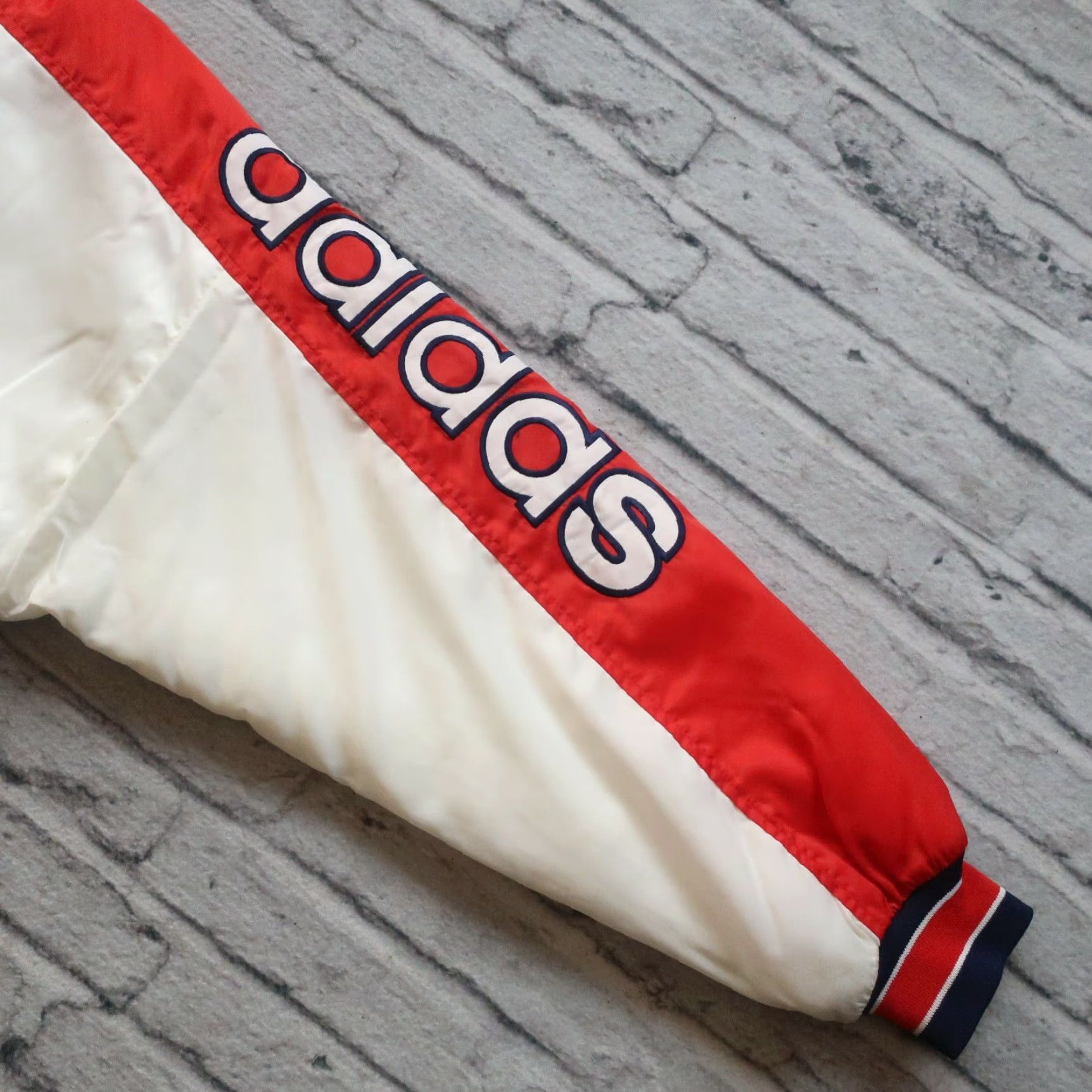 Adidas Vintage Adidas Big Logo Satin Jacket Men Large White Red 80s Varsity Brand Logo 80s Size US L / EU 52-54 / 3 - 3 Thumbnail
