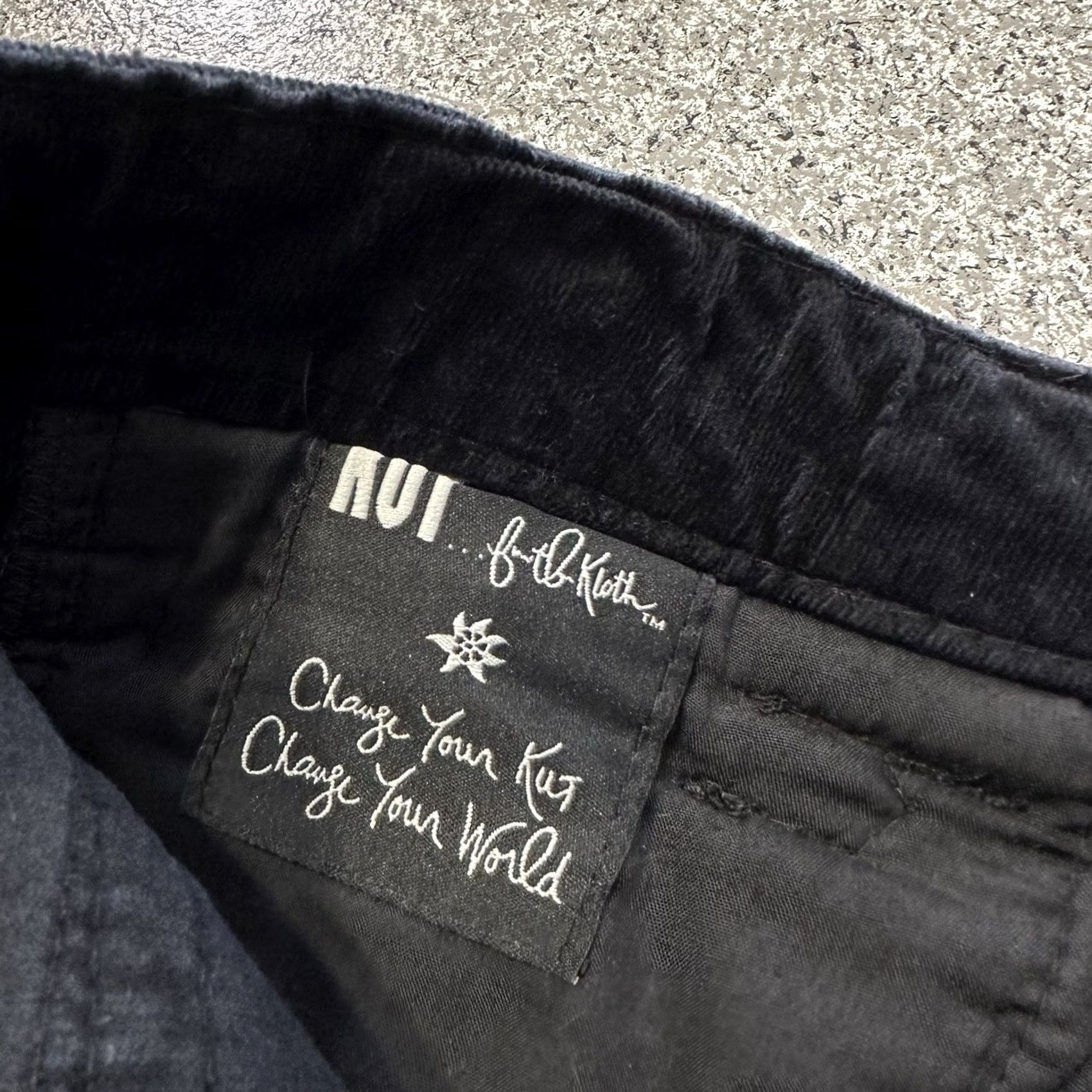 Vintage KUT from the Kloth Corduroy Pants Womens 10 Bootcut Mid Rise Black 34x30 Pant with Pockets Stretch Casual Size 32" / US 10 / IT 46 - 7 Thumbnail
