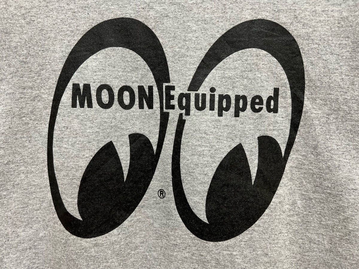 Japanese Brand Vintage 90s MOONEYES Big Logo Crewneck Sweatshirt Size L Size US L / EU 52-54 / 3 - 16 Thumbnail