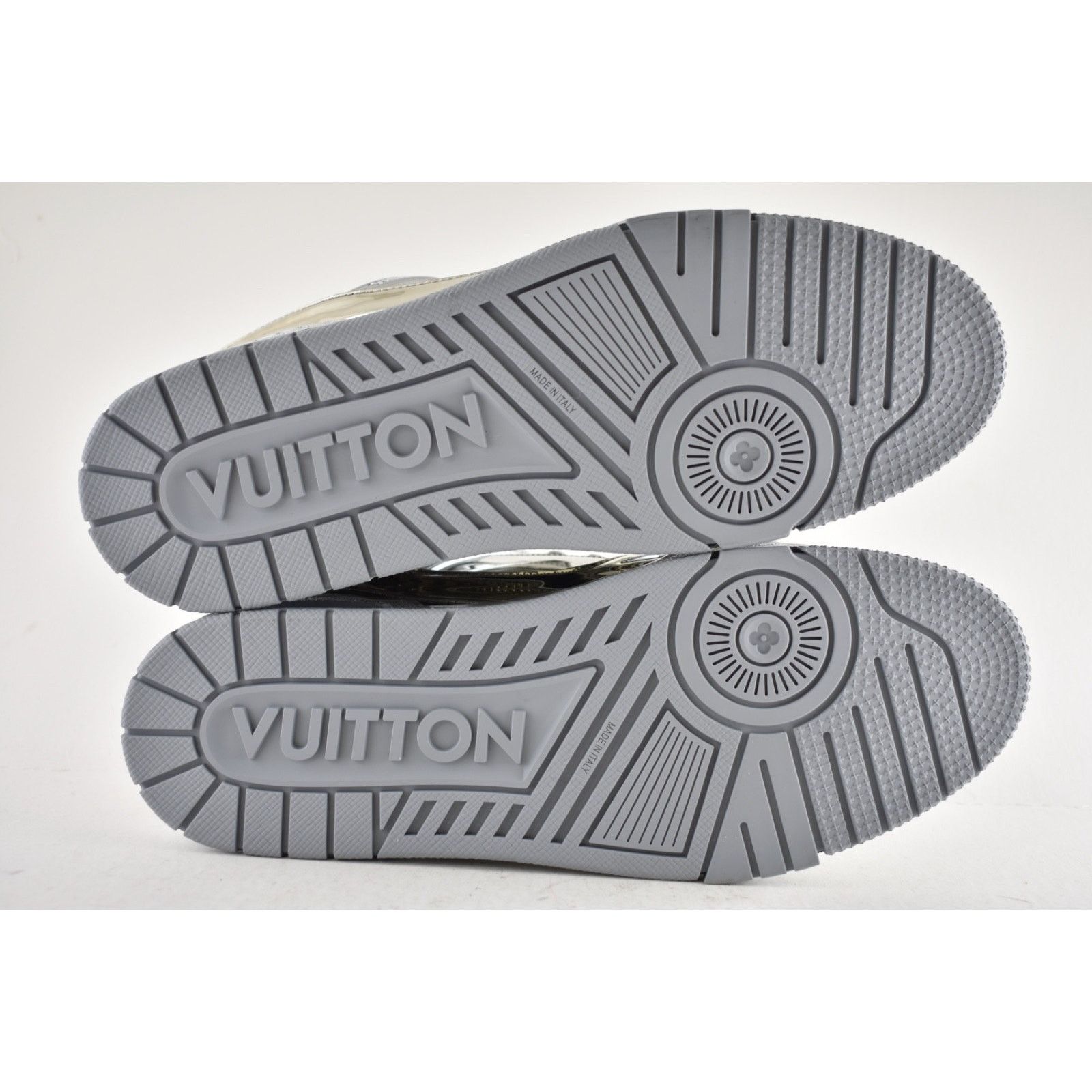 Louis Vuitton Louis Vuitton Chrome Metallic Mirror Silver Low Top Trainer Size US 9 / EU 42 - 16 Thumbnail