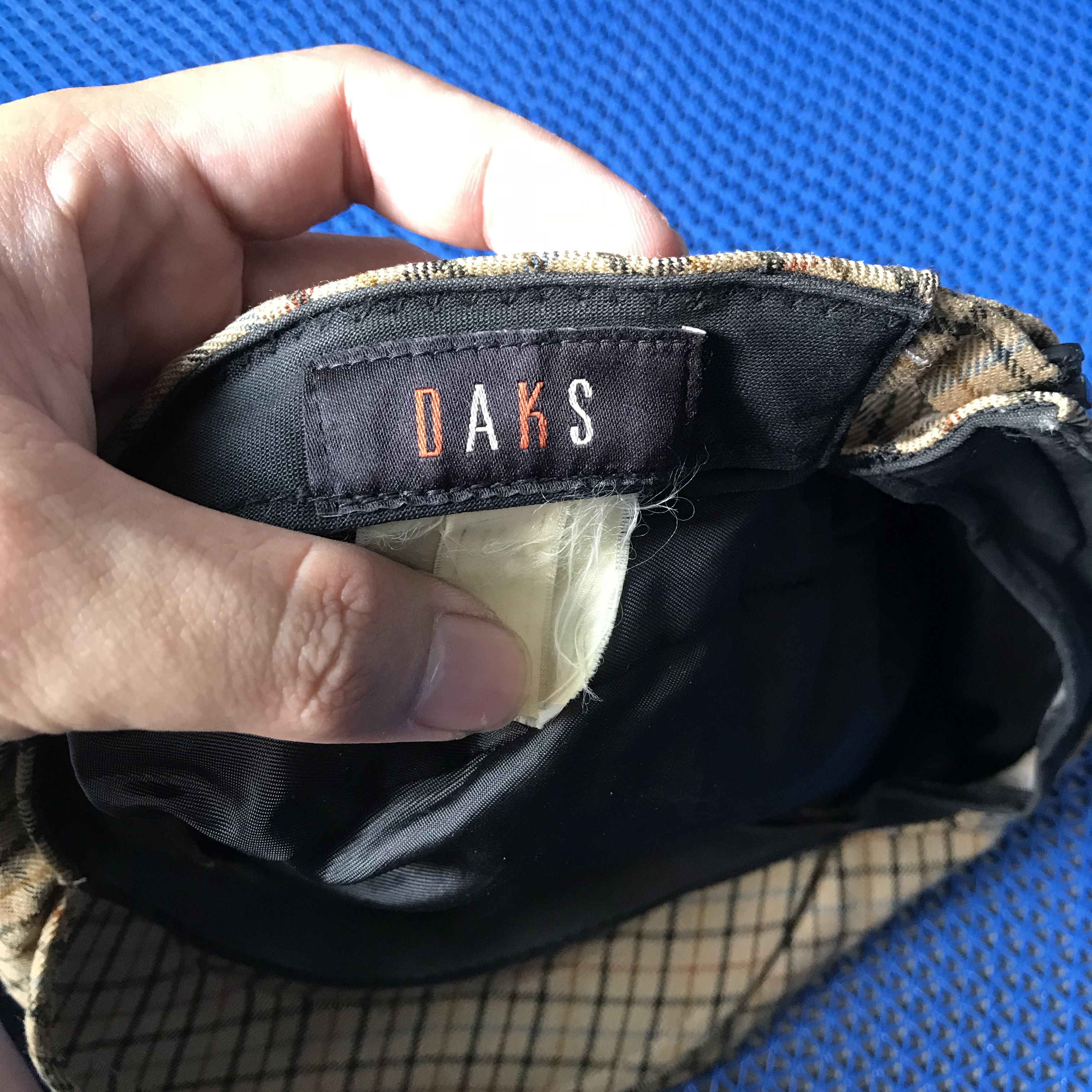 DAKS Vintage Daks London Ruppert Prince of wales check flat cap Size ONE SIZE - 8 Thumbnail