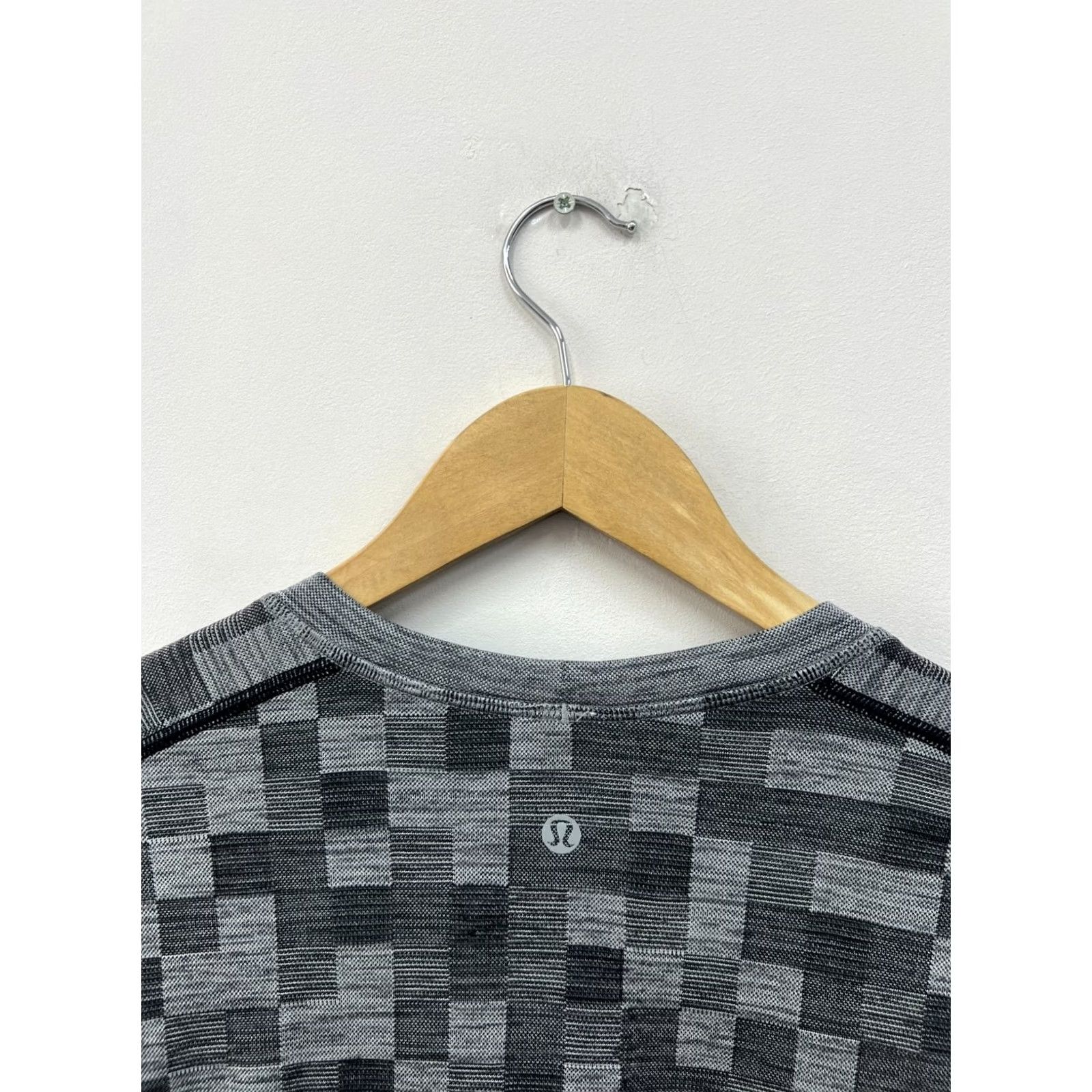 Lululemon Lululemon Stretch Your Head Pullover Shirt Long Sleeve Size L Men Gray Stretch Shirt Mens Lululemon Long Sleeve Crew Neck Activewear Size US L / EU 52-54 / 3 - 3 Thumbnail