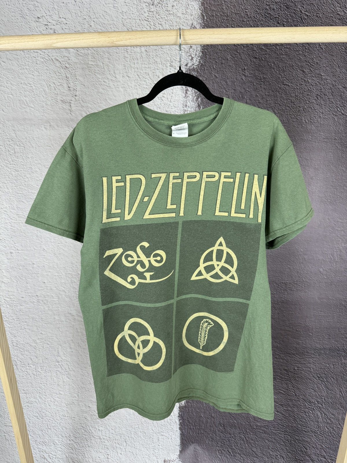 Band Tees Gildan Led Zeppelin vintage 2012 faded band tee shirt Size US M / EU 48-50 / 2 - 1 Thumbnail