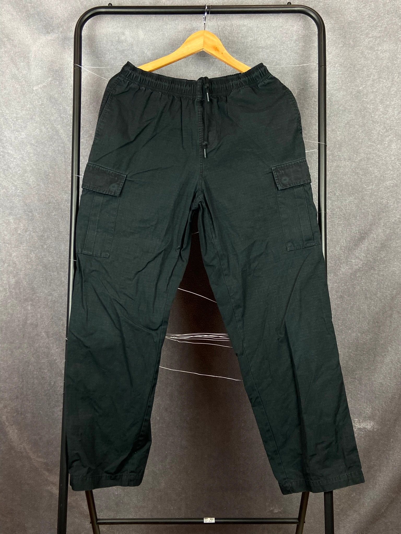 Obey Joggers Obey black minimalist streetwear logo pants S Size US 30 / EU 46 - 1 Thumbnail