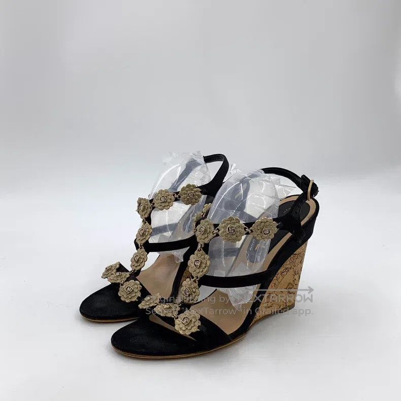 Chanel Black camelia one-character buckle slope heel sanda