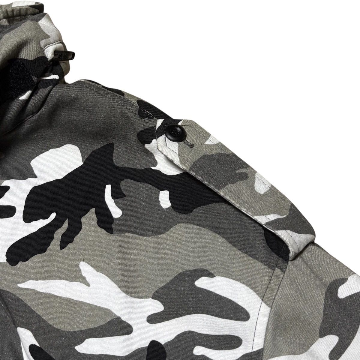 Balenciaga FALL 21 BALENCIAGA BY DEMNA CAMO MULTI JACKET Size US XS / EU 42 / 0 - 7 Thumbnail
