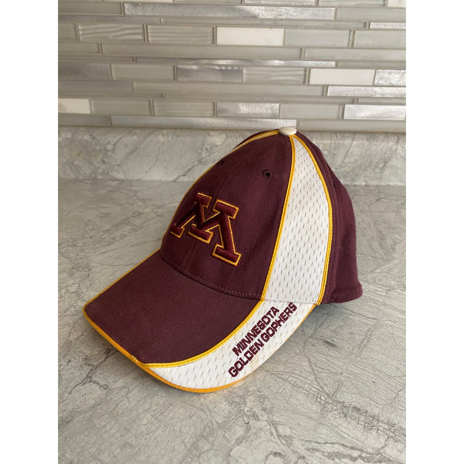 NCAA Minnesota Gophers Stretch-Fit Baseball Hat Size ONE SIZE - 1 Thumbnail