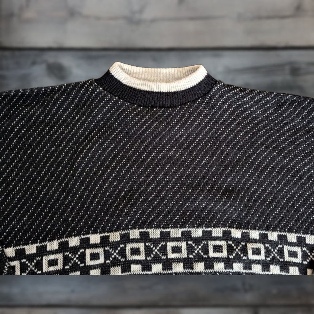 Vintage VINTAGE Fiji Sweater Mens Black White Geometric Knit Mock Neck Pullover XL Italy Hand Washable Casual Formal Travel Size US XL / EU 56 / 4 - 1 Thumbnail