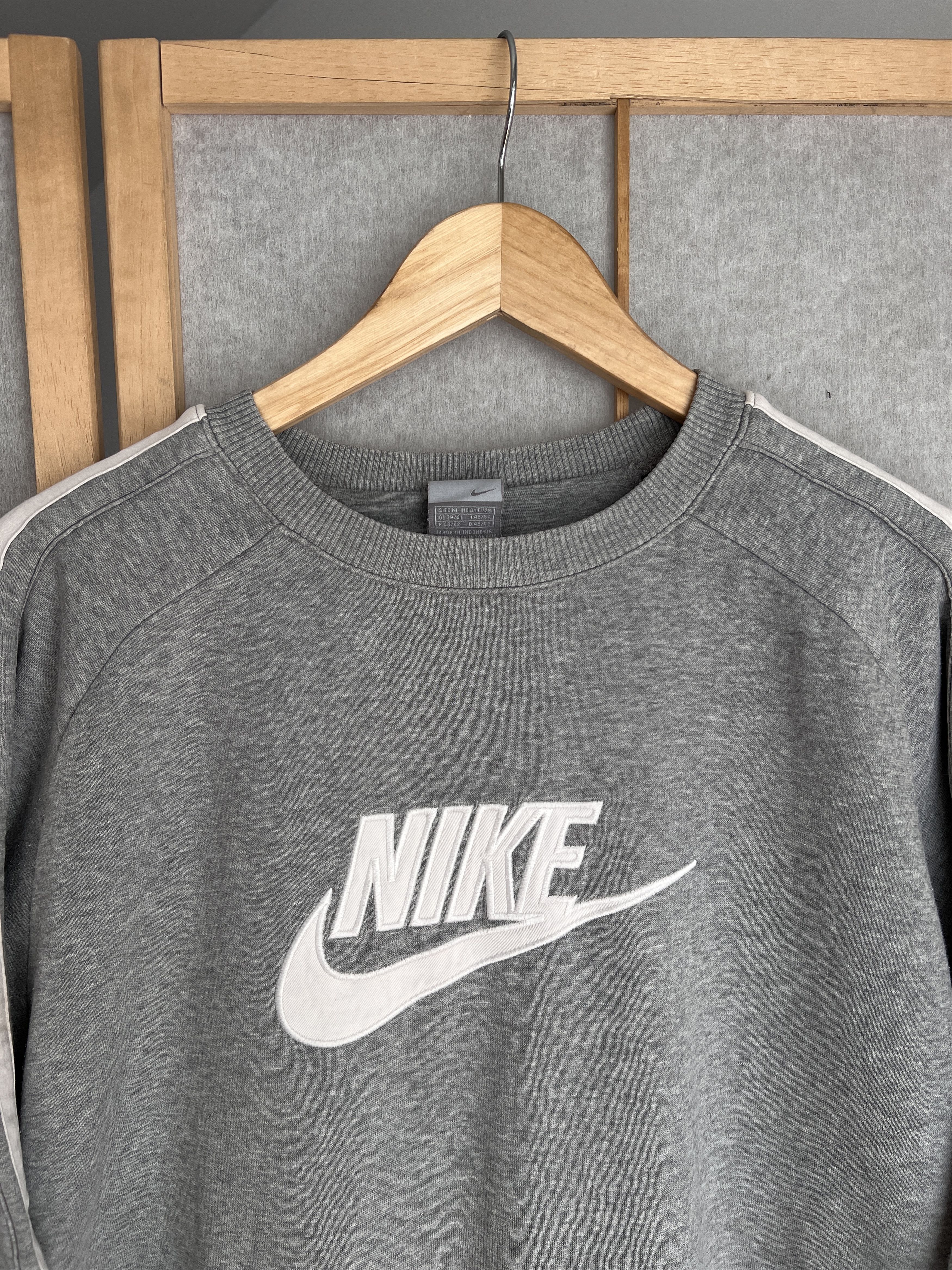 Nike 2000s Nike boxy sweatshirt big embroidered logotype swoosh M Size US M / EU 48-50 / 2 - 2 Thumbnail