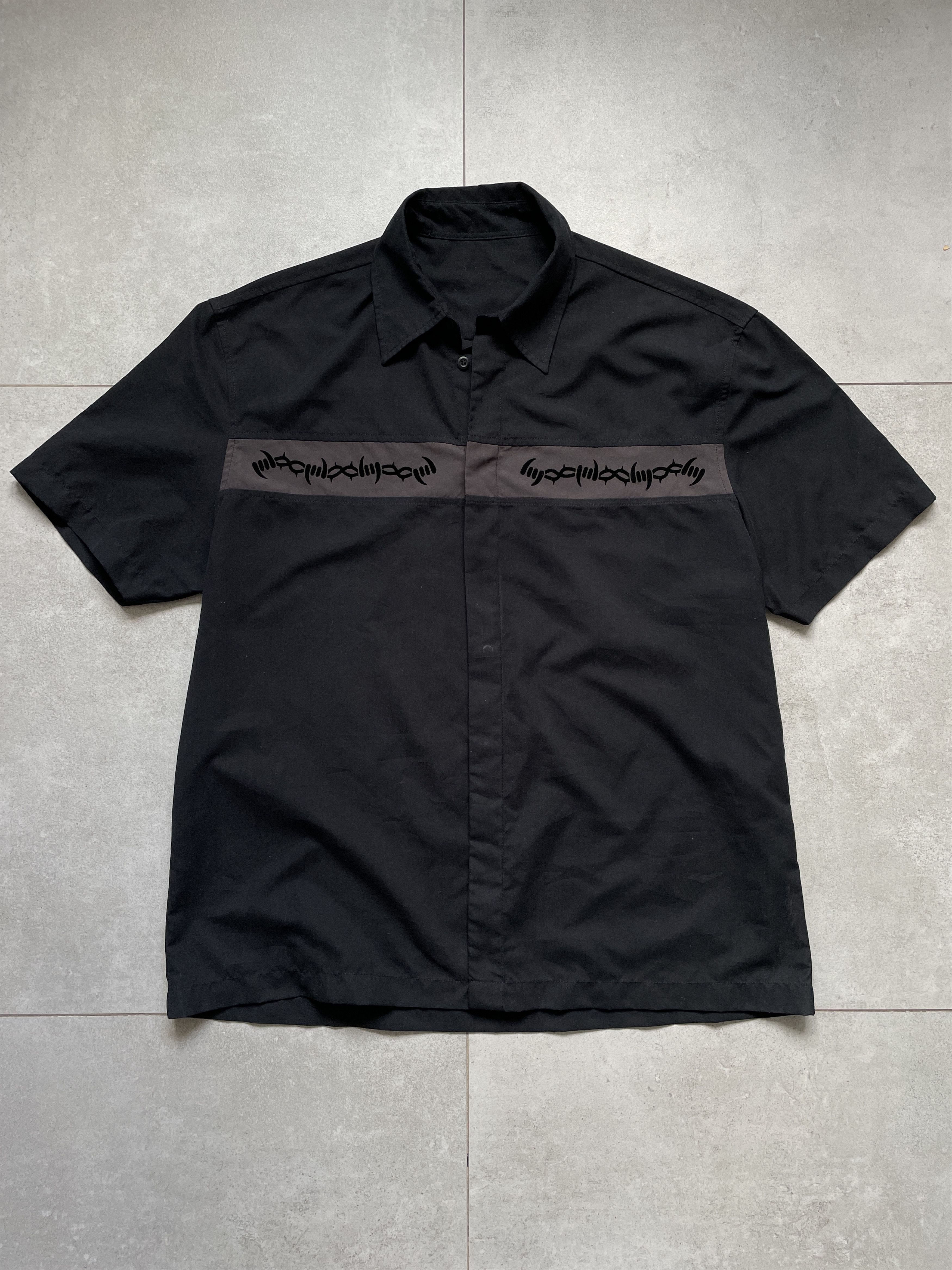 Vintage Y2K BARBED WIRE TRIBAL RAVE TECHNO SHORT SLEEVE SHIRT Size US XL / EU 56 / 4 - 1 Thumbnail