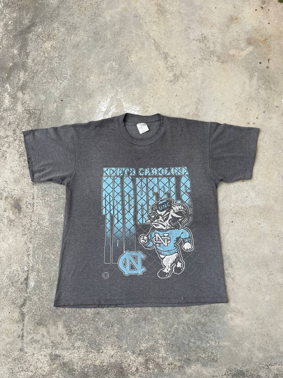 Vintage Vintage 90s North Carolina Tarheels Collegiate T Shirt Size US XL / EU 56 / 4 - 1 Thumbnail