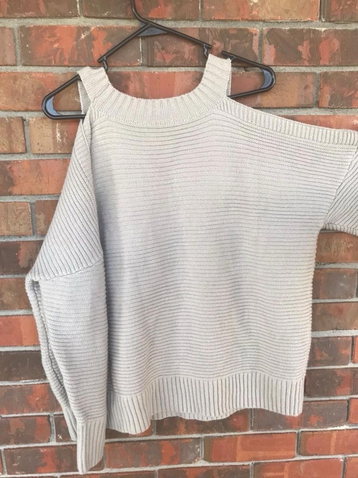 The Unbranded Brand Cold Shoulder Sweater Size Medium Acrylic Size M / US 6-8 / IT 42-44 - 3 Thumbnail