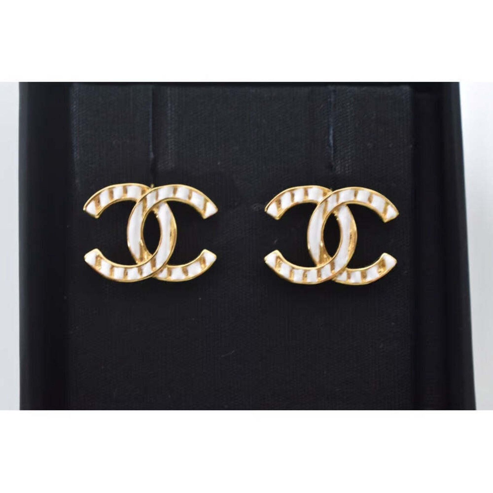 Chanel Chanel Gold Interlocking Classic Drop Statement Stud Earring Size ONE SIZE - 3 Thumbnail