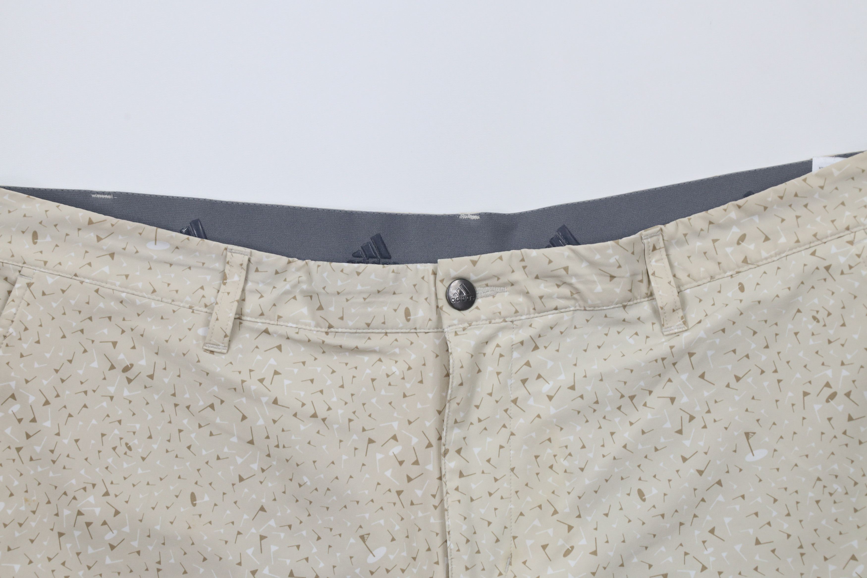 Adidas × Vintage Adidas Golf Over Print Stretch Golfing Chino Shorts Beige Size US 38 / EU 54 - 2 Thumbnail