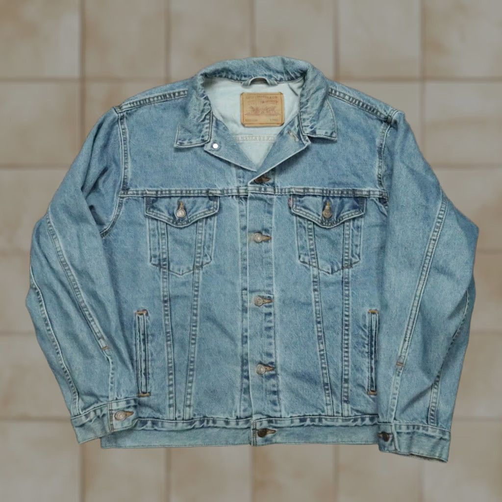 Levi's VINTAGE Levi's Jacket Mens Large Blue Denim Trucker Button Light Wash USA 90s Size US L / EU 52-54 / 3 - 1 Thumbnail