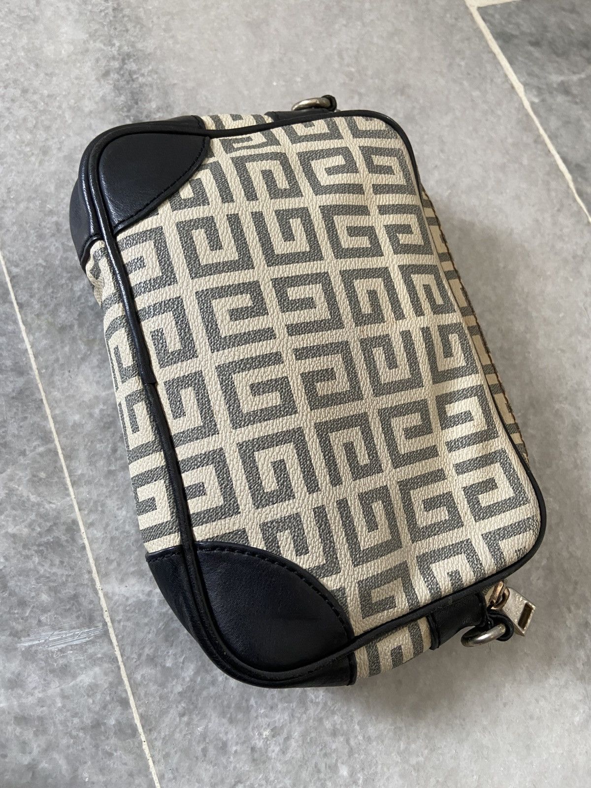 Givenchy Vintage GIVENCHY Monogram Clutch Bag Size ONE SIZE - 6 Thumbnail