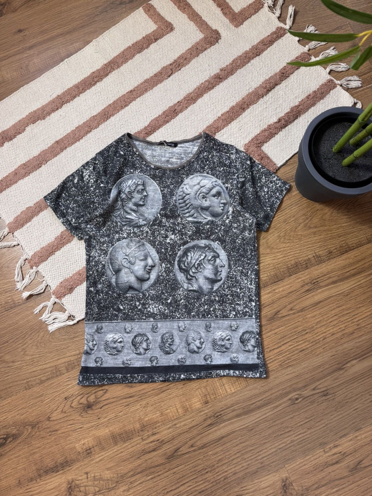 Vintage VINTAGE MESH COIN PRINTED TEE SHIRT Size M / US 6-8 / IT 42-44 - 1 Thumbnail