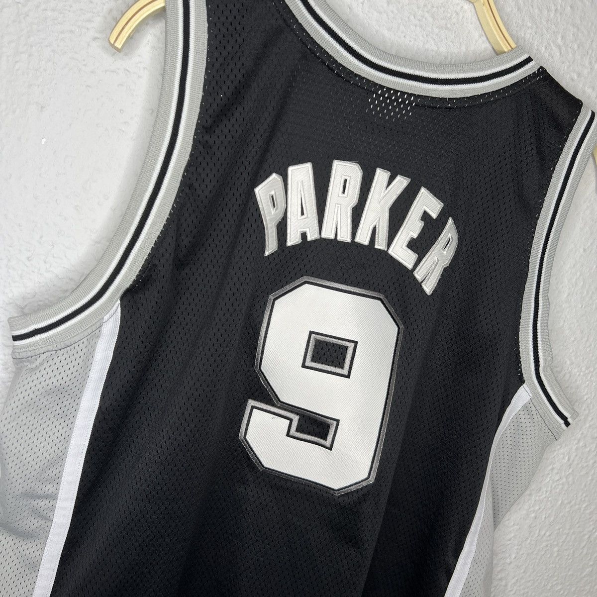 Champion × NBA × Vintage 1990’s Champion Spurs Parker 9 nba jersey San Antonio Size US XL / EU 56 / 4 - 6 Thumbnail