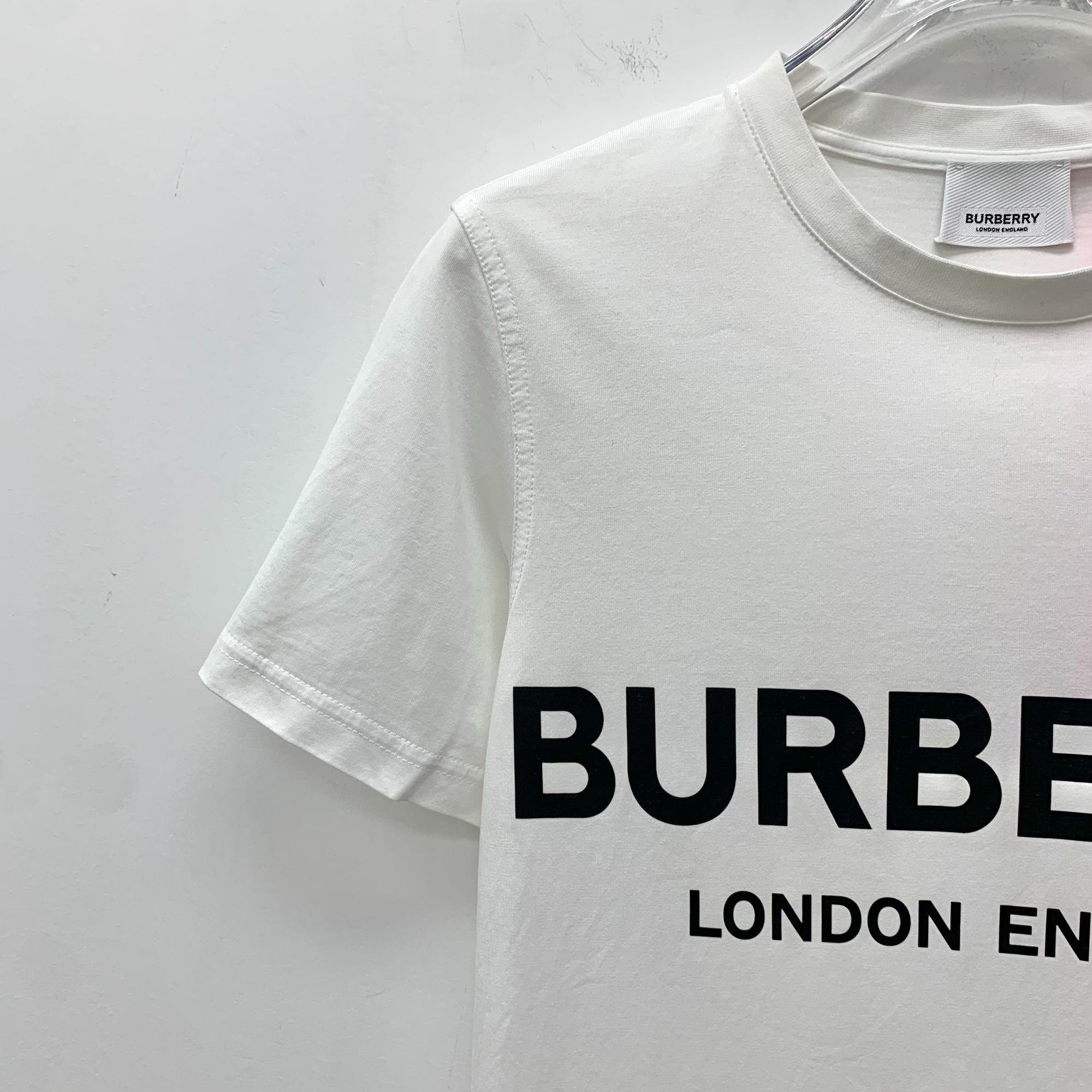 Burberry BURBERRY LONDON ENGLAND White Cotton Logo T-Shirt XS Size Ro Size XS / US 0-2 / IT 36-38 - 6 Thumbnail