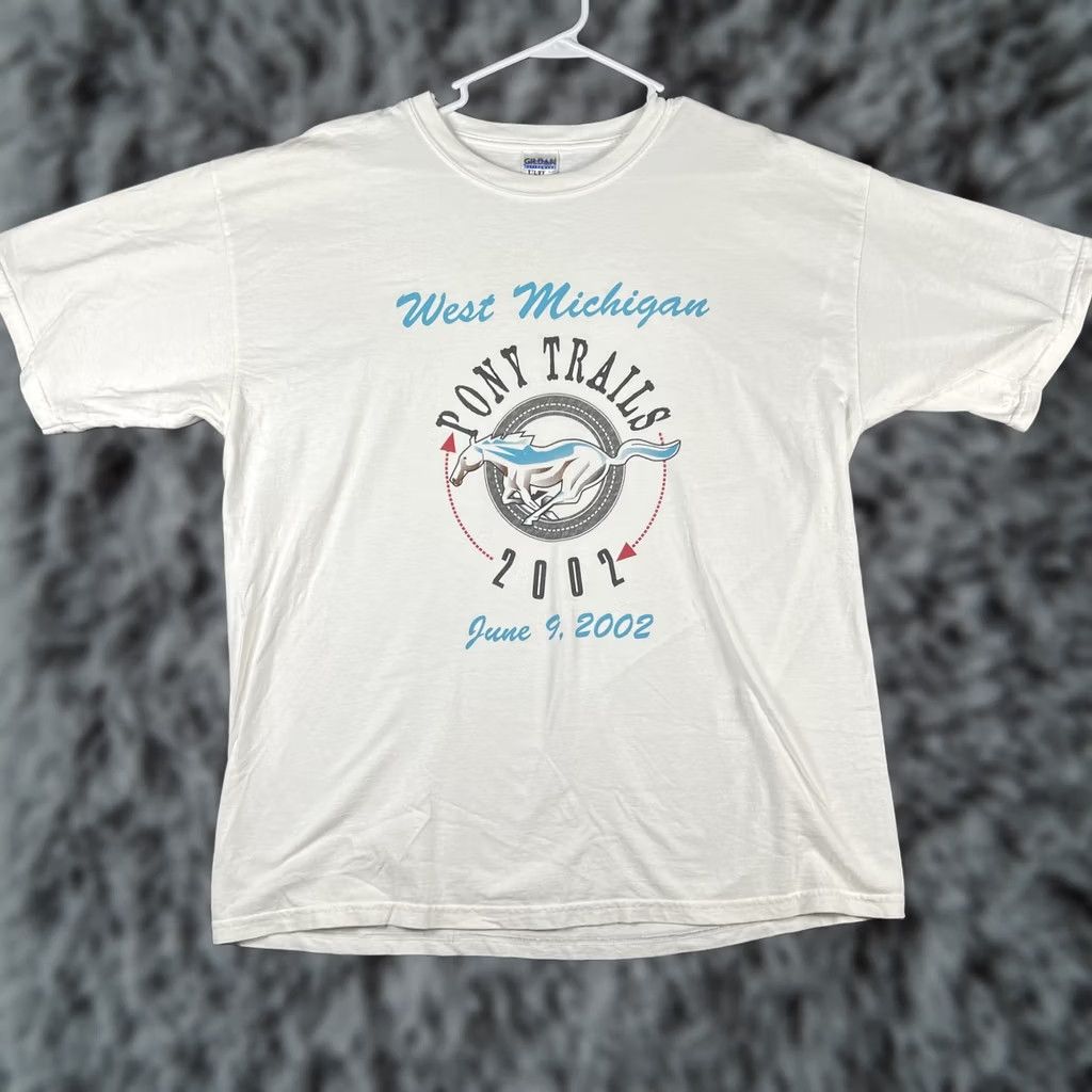Gildan VINTAGE Mustang Pony Trails Shirt Mens XL White West Michigan 2002 Car Club 00s Size US XL / EU 56 / 4 - 1 Thumbnail
