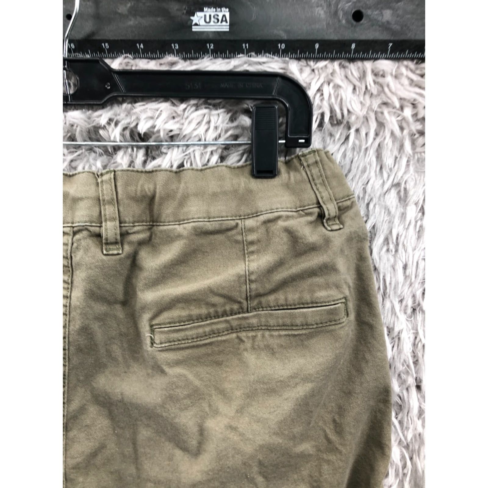 H&M H&M Chino Shorts Mens L Mid Rise Beige Wash 5-Pocket Logo Cotton Blend Flat Front Belt Loops Regular Size US 33 - 5 Thumbnail