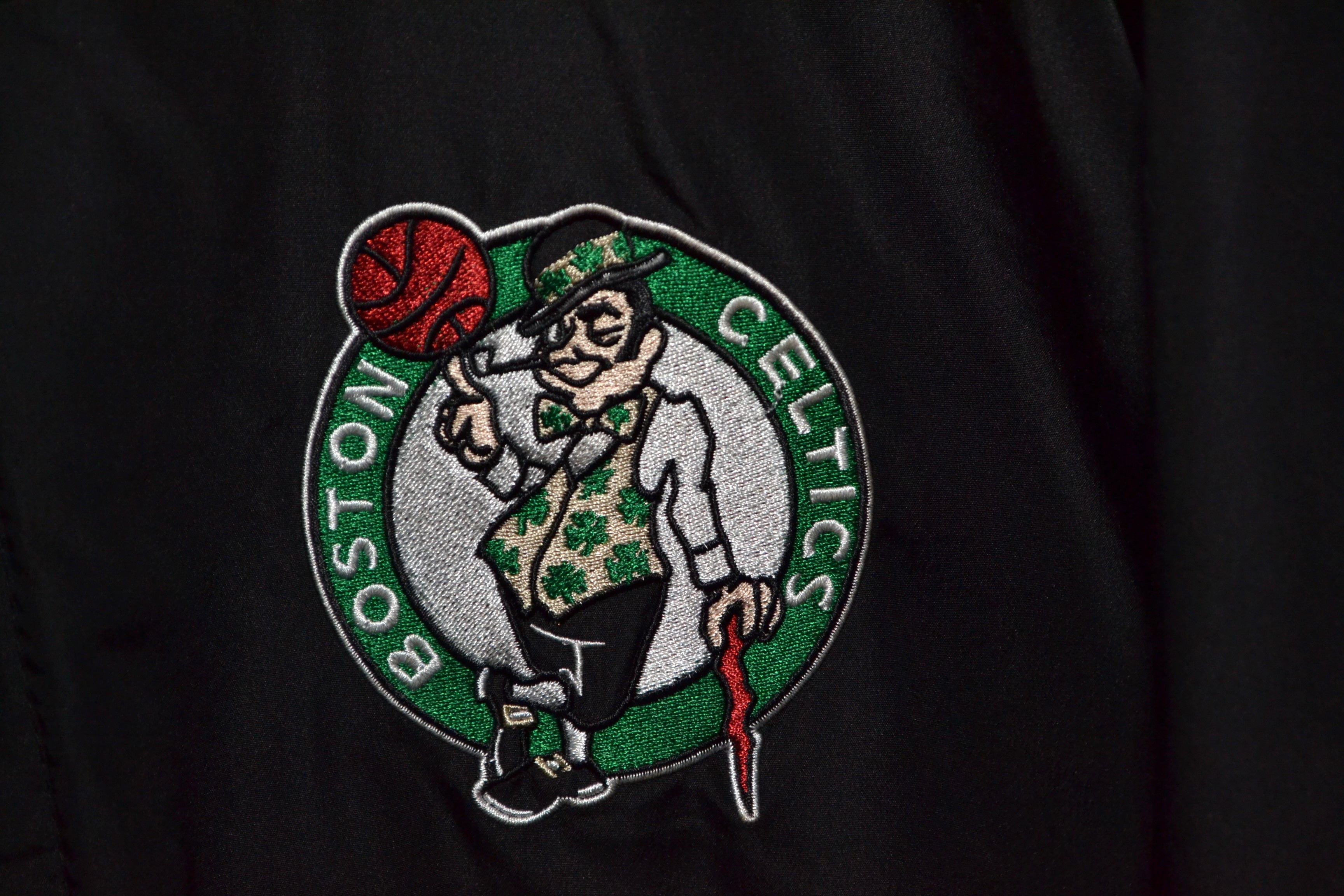 Jeff Hamilton × NBA × Vintage Vintage Jeff Hamilton Boston Celtics Reversible Logo XL Size US XL / EU 56 / 4 - 5 Thumbnail