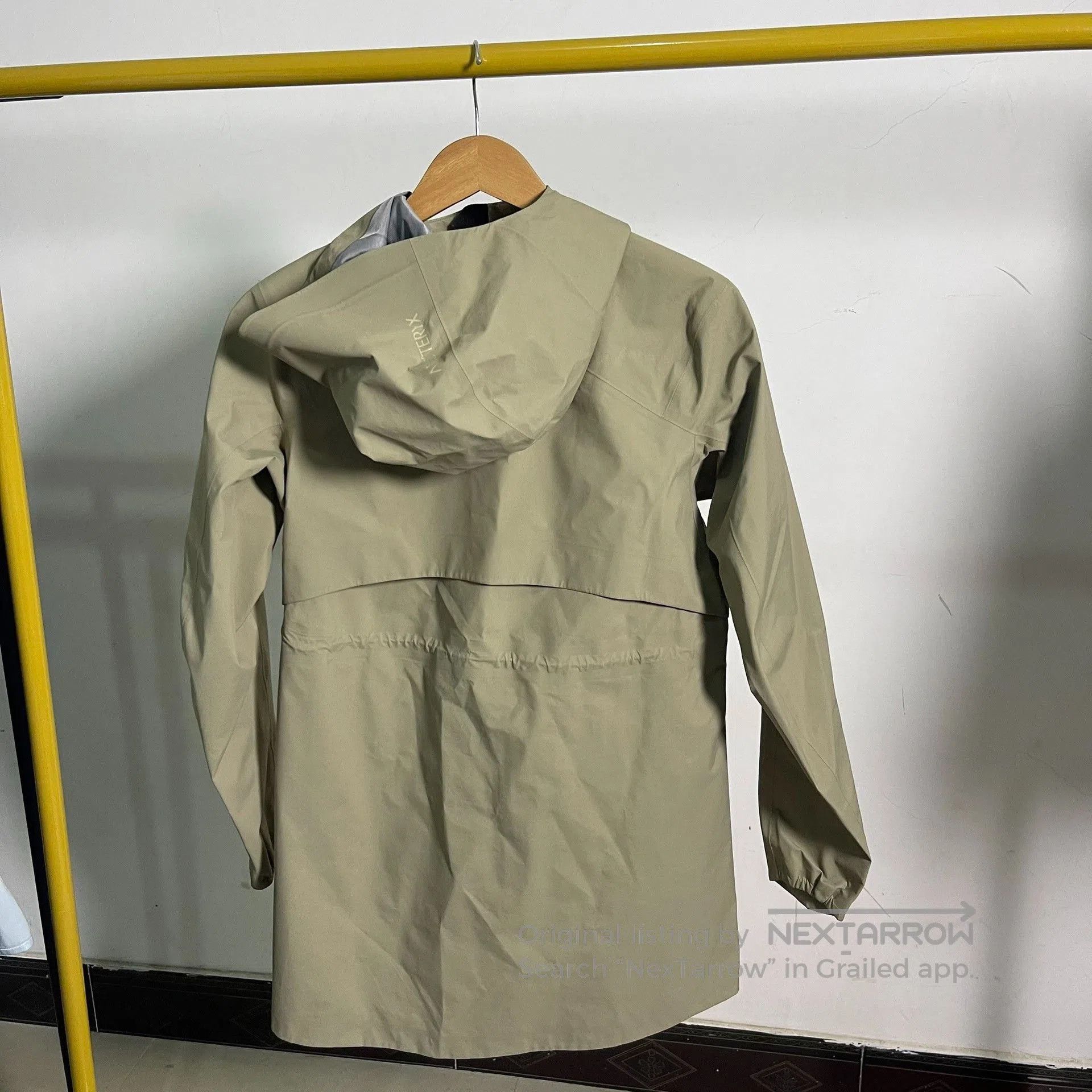 Arc'teryx Arcteryx Women's Hooded Drawstring Windbreaker. Size XS / US 0-2 / IT 36-38 - 8 Thumbnail