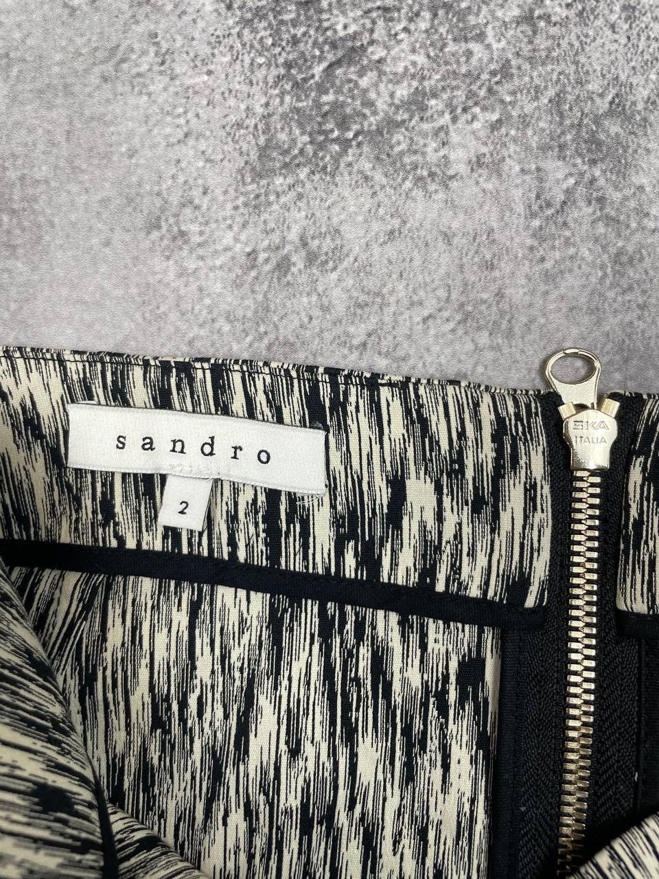 Sandro Sandro Women Pattern Mini Skirt Black White Size Small Size 28" / US 6 / IT 42 - 4 Thumbnail