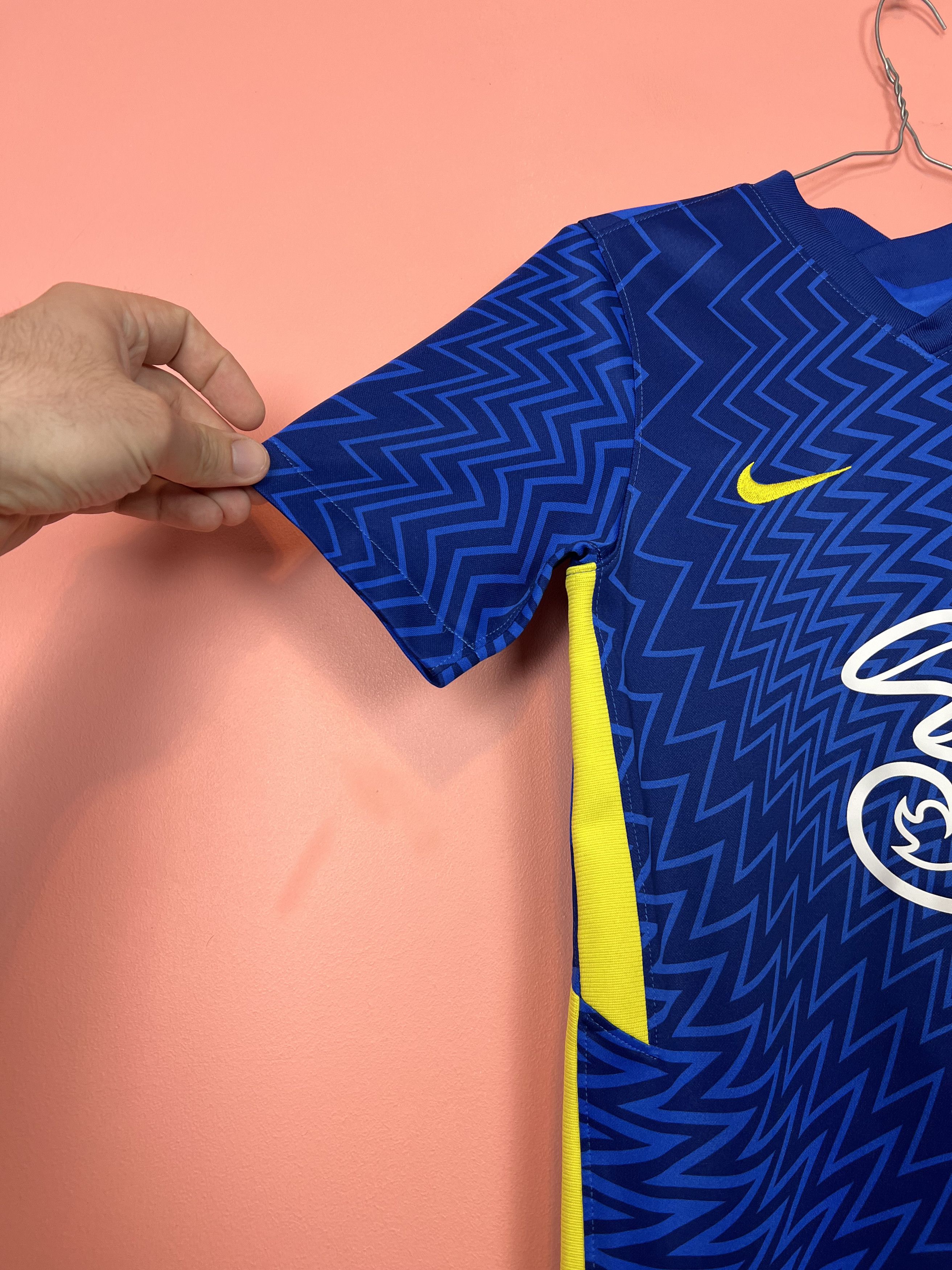 Chelsea Soccer Nike Chelsea soccer jersey Kids teen football Size US L / EU 52-54 / 3 - 8 Thumbnail