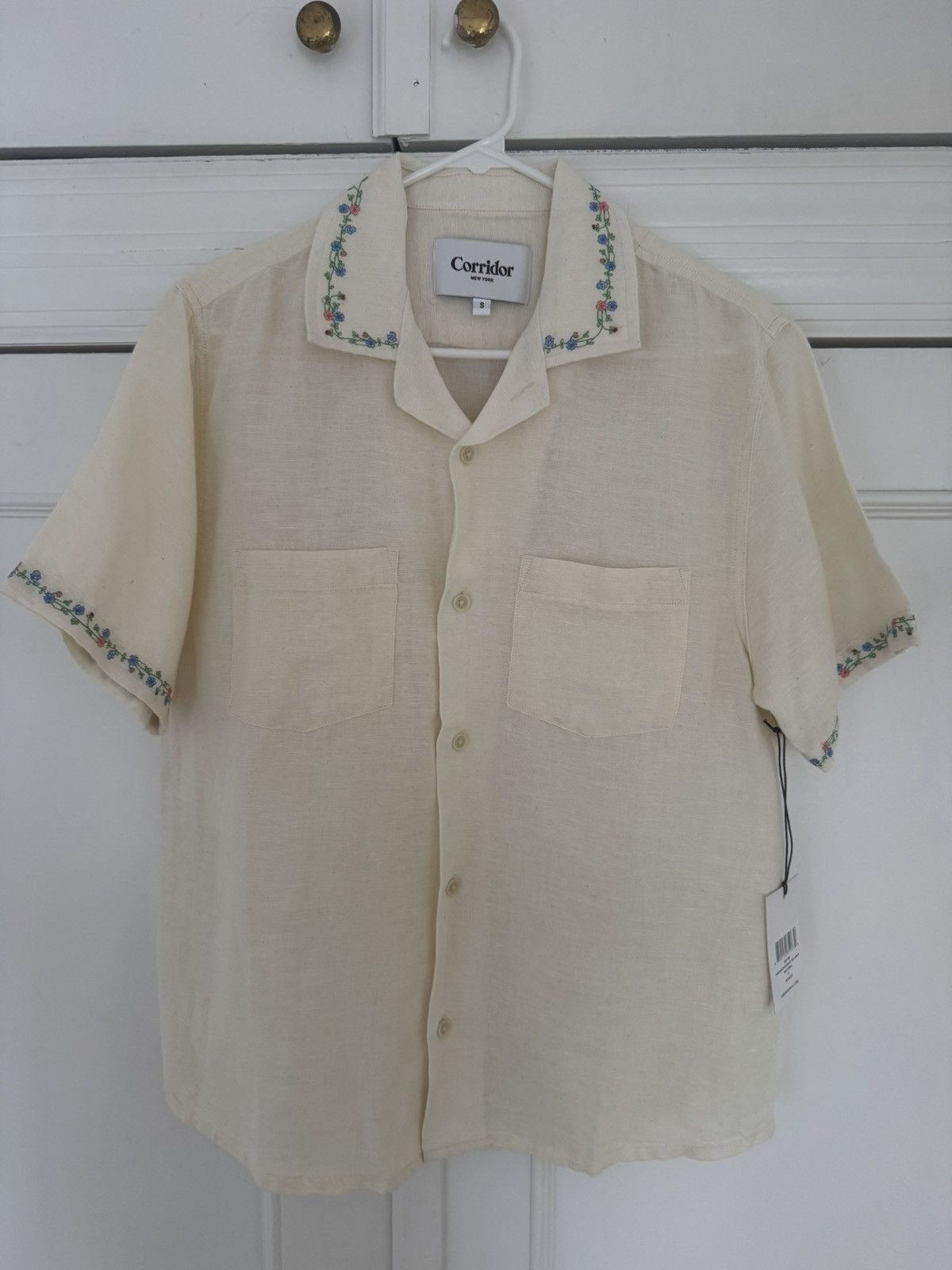 Corridor Corridor Spring Bouquet Vacation Shirt Small NWT Embroidered Size US S / EU 44-46 / 1 - 2 Thumbnail
