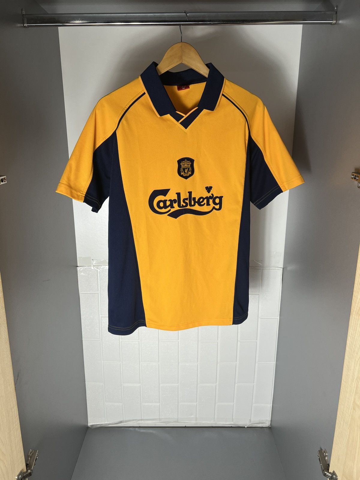 Vintage VERY RARE FC LIVERPOOL ENGLAND RETRO SOCCER JERSEY Y2K 90s Size US M / EU 48-50 / 2 - 7 Thumbnail