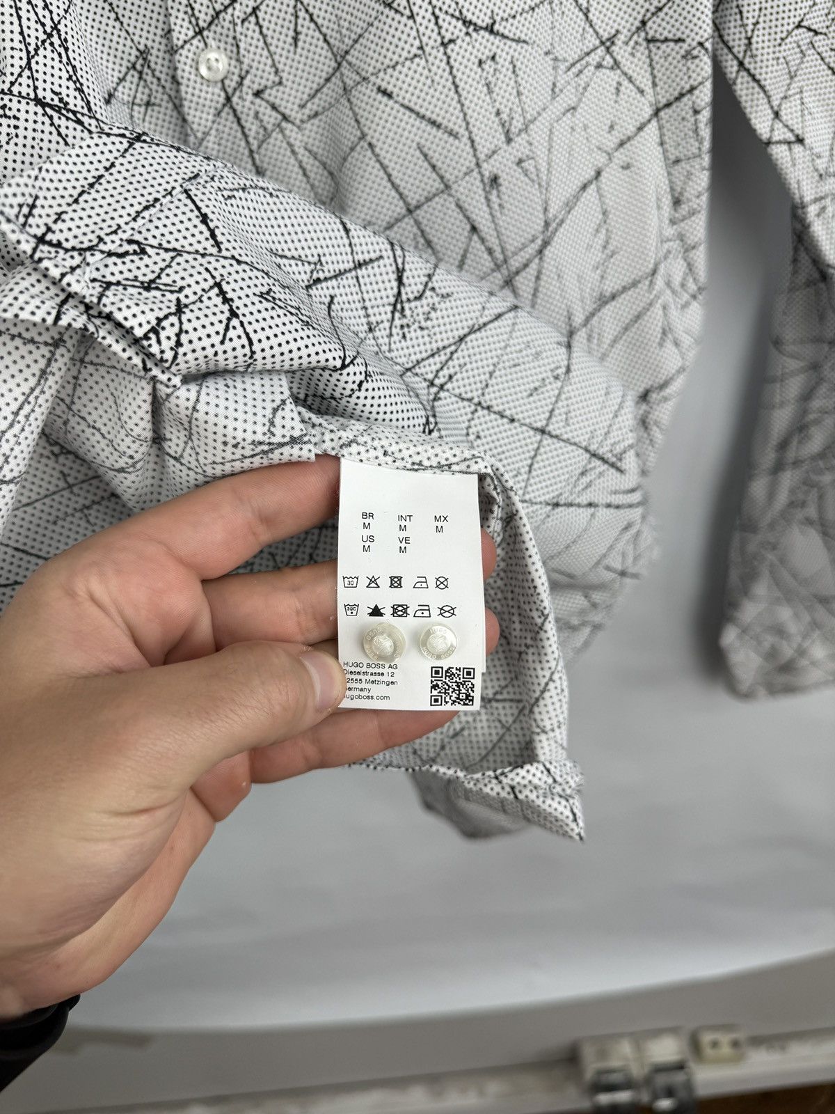 Hugo Boss 🇮🇹 Hugo Boss Extra Slim Fit Luxury Button Shirt Abstract Art Size US M / EU 48-50 / 2 - 11 Thumbnail