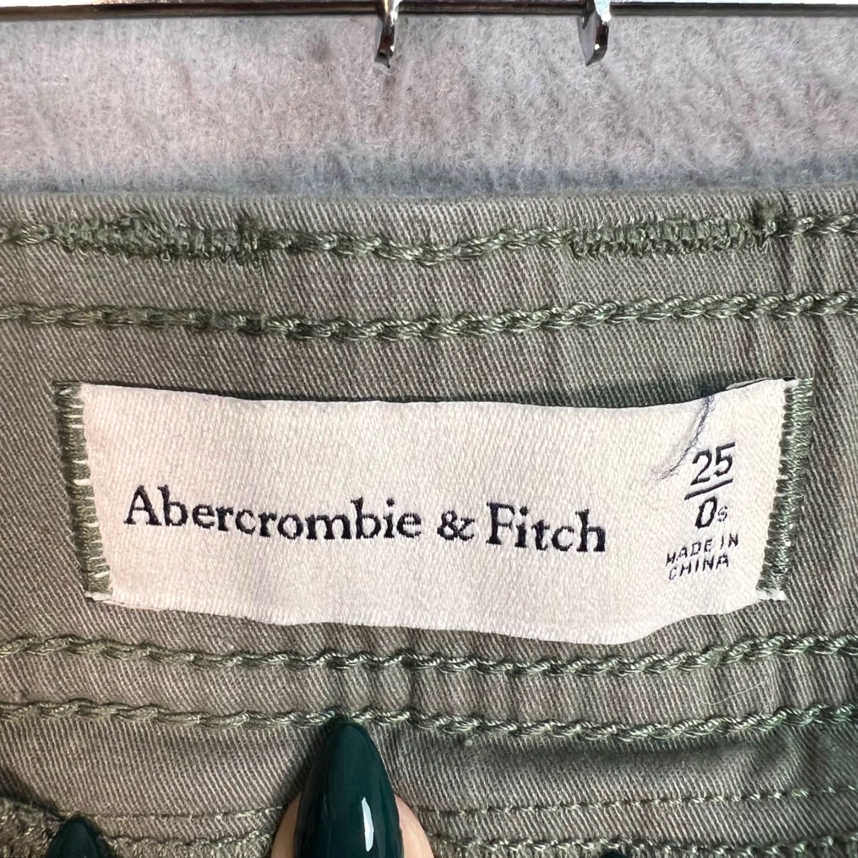 Abercrombie & Fitch Abercrombie & Fitch Maternity Womens 25 / Os Olive Green Cargo Pants Size 42" / US 20 - 3 Thumbnail