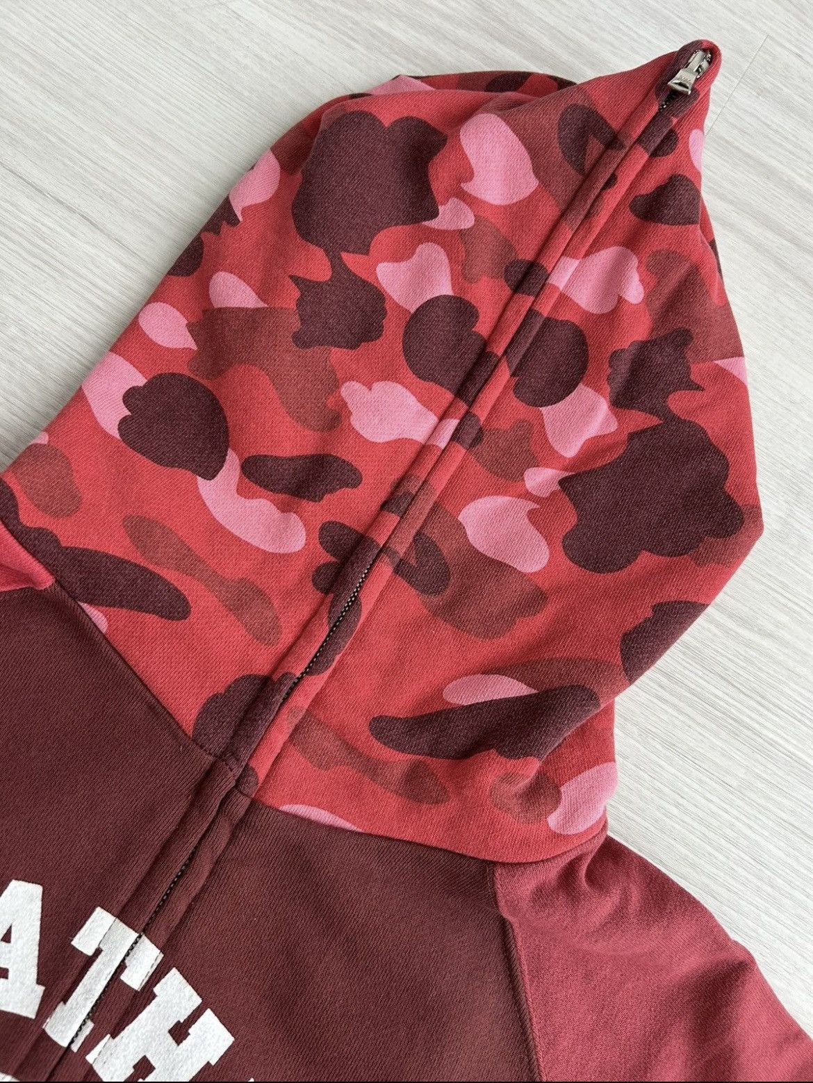 Bape RARE OG 2006 A BATHING APE RED CAMO COLLEGE LOGO FULLZIP Size US M / EU 48-50 / 2 - 4 Thumbnail
