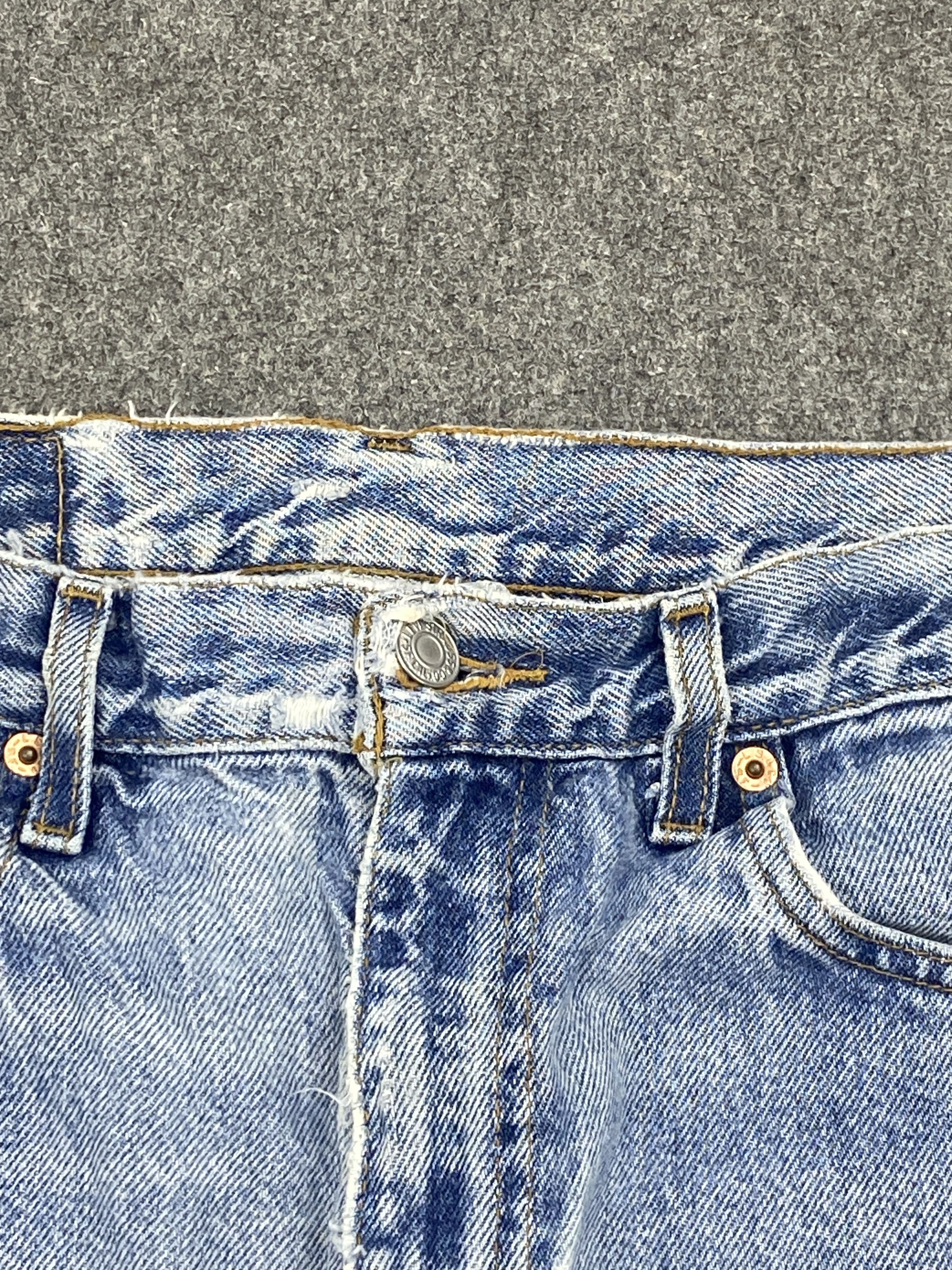 Levi's Vintage 90s Distressed Levis 505 Light Washed Jeans DP2655 Size US 32 / EU 48 - 9 Thumbnail