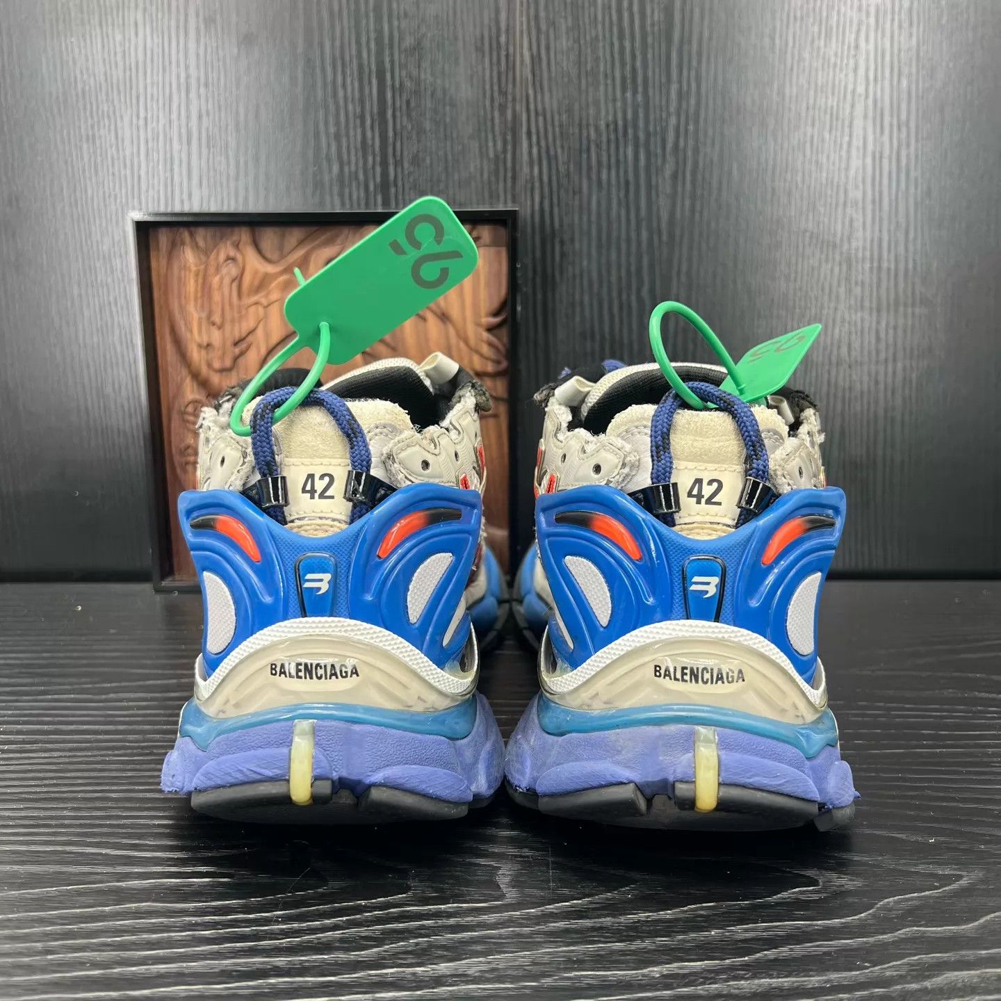 Balenciaga Balenciaga Runner gray/blue/red EUR42 OG box Size US 9 / EU 42 - 6 Thumbnail