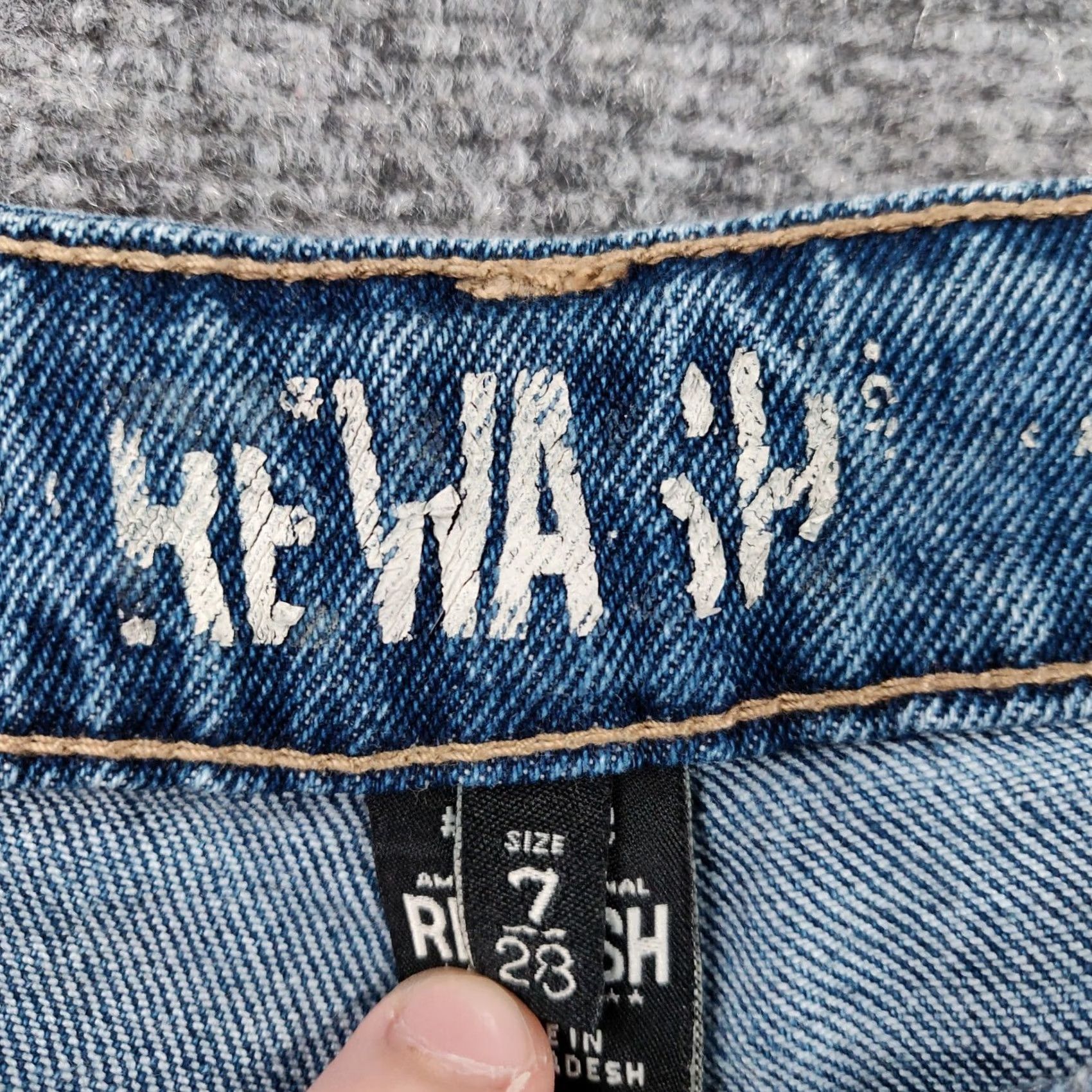 Vintage Rewash Jeans Womens 7/28 Cropped Mid Rise Distressed Blue Denim Rinse Wash Size 28" / US 6 / IT 42 - 4 Thumbnail