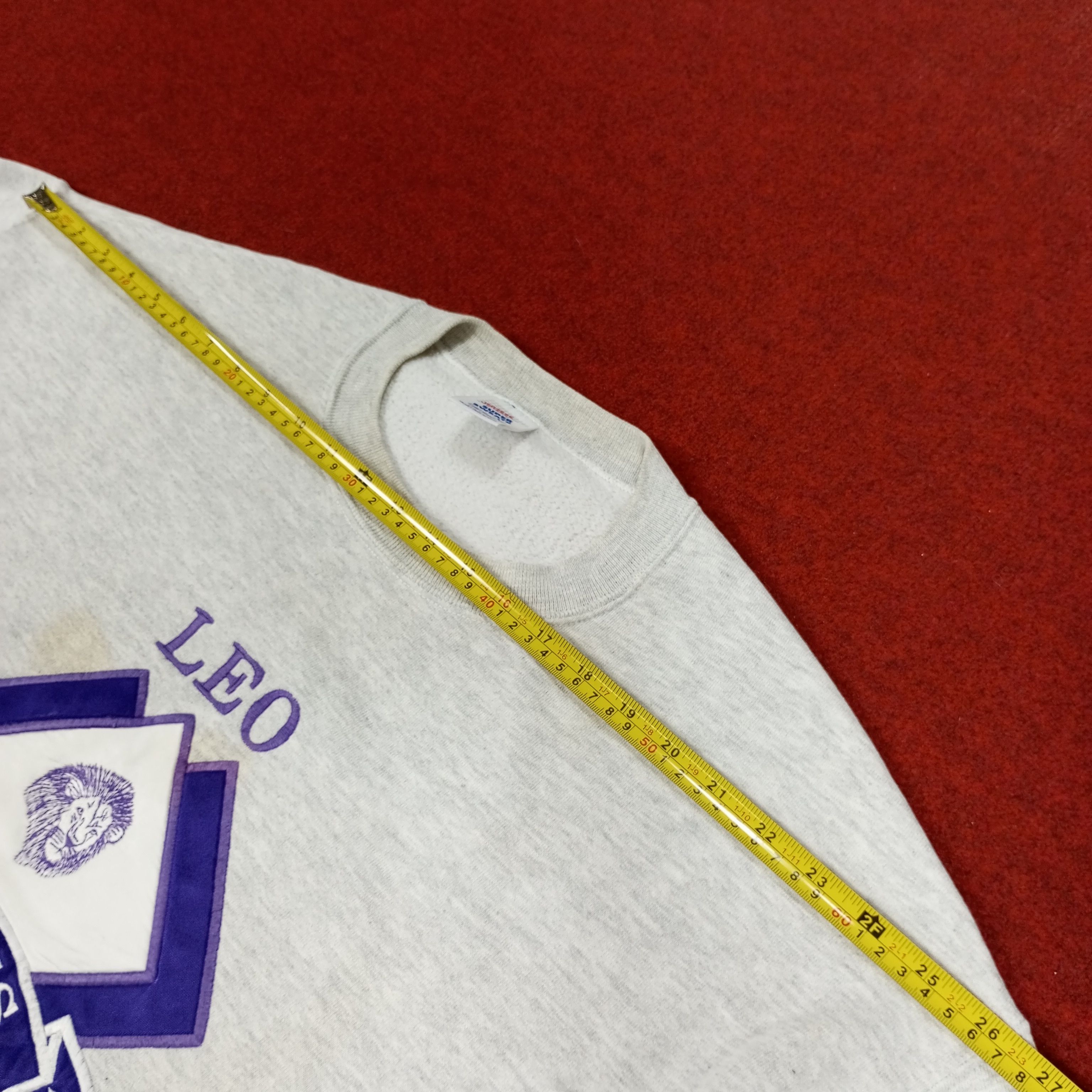 Vintage Leo Lions Center Embroidery Design Streetwear Sweatshirt Size US XL / EU 56 / 4 - 12 Thumbnail