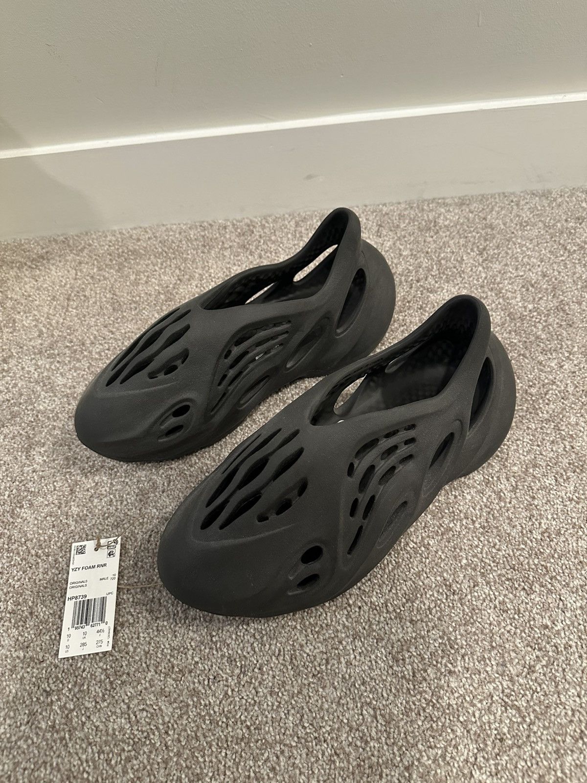 Yeezy adidas Yeezy Foam RNR Onyx Size US 10 / EU 43 - 2 Thumbnail