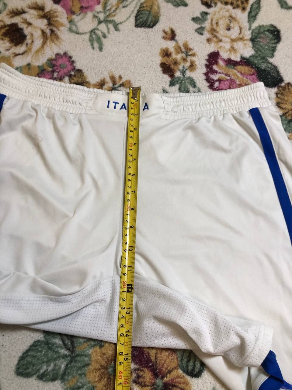 Puma ITALY 2012/2013 AWAY FOOTBALL SHORTS PUMA SIZE L ADULT Size US 34 / EU 50 - 17 Thumbnail