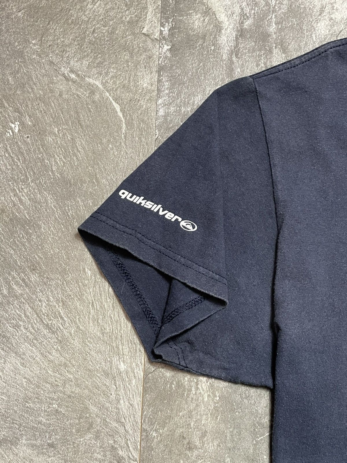 Quiksilver Vintage 90s Quiksilver Center Logo Surf Big Logo Graphic Size US L / EU 52-54 / 3 - 5 Thumbnail