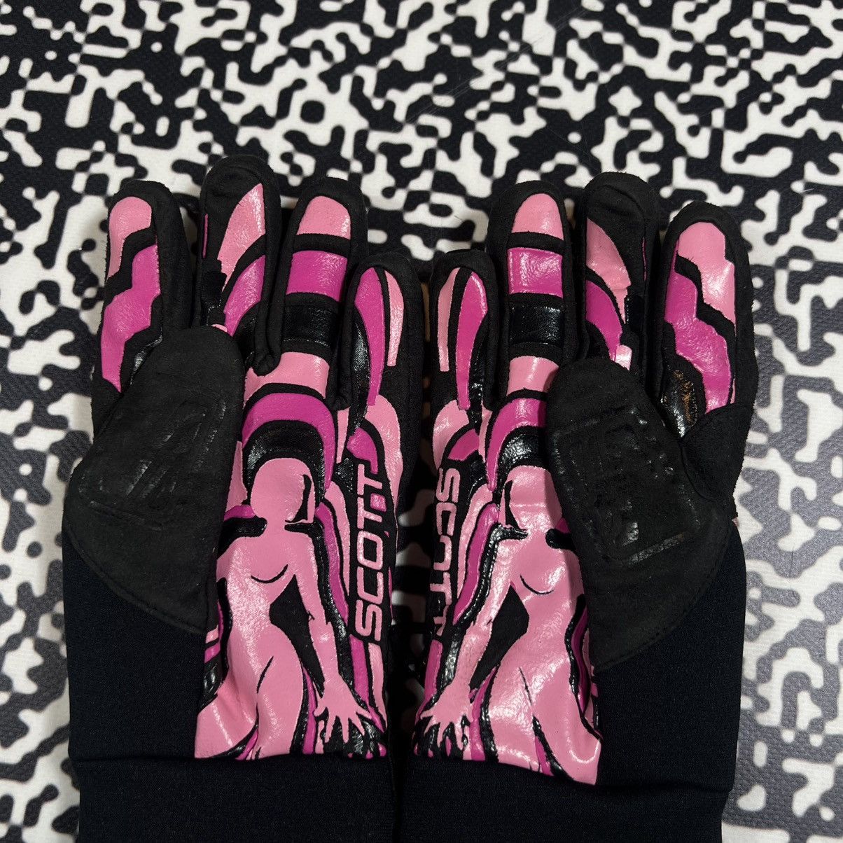 Japanese Brand Vintage Y2K SCOTT Sexy Porn Girl Print Gloves Ski Snow Style Size ONE SIZE - 6 Thumbnail