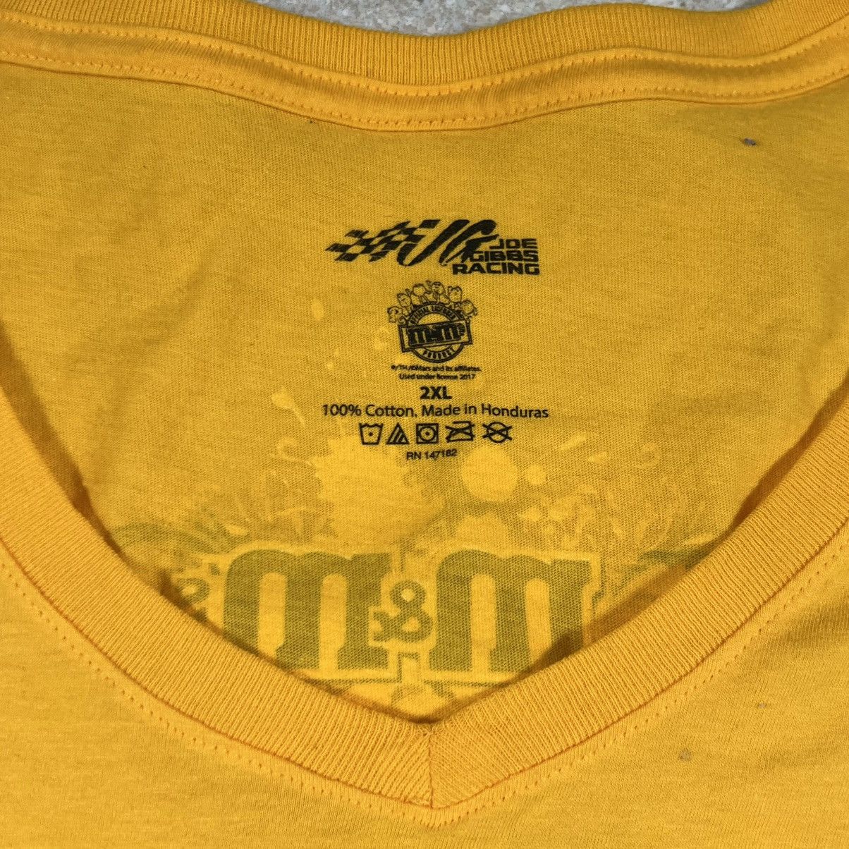 Chase Authentics Joe Gibbs Racing Kyle Busch M&M Racing V Neck T-Shirt Sz 2XL Size XXL / US 16-18 / IT 52-54 - 3 Thumbnail