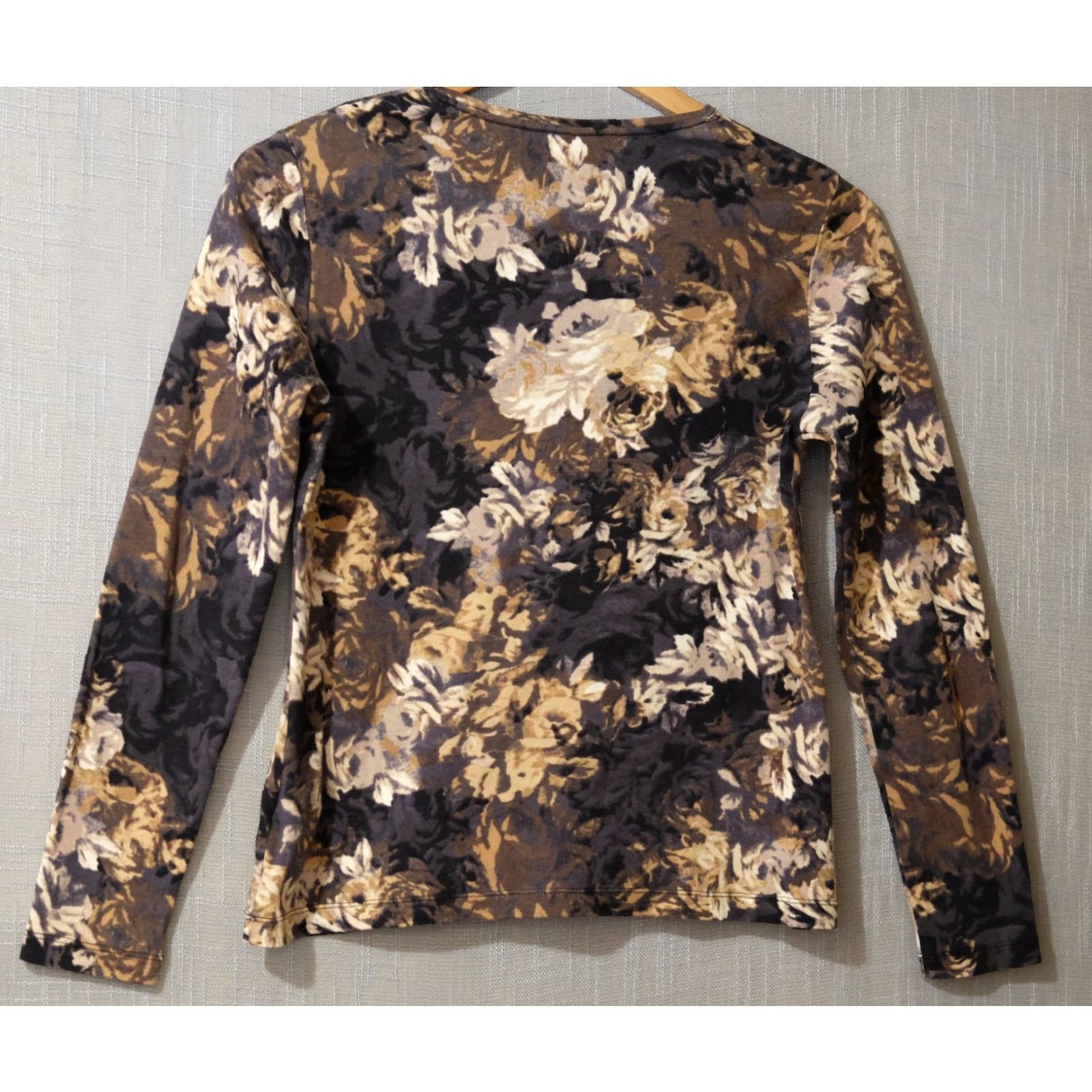 Croft & Barrow **CROFT & BARROW Women's Floral Longsleeve Tee PS #H94-6** User: **CROFT & BARROW Women's Floral Long Sleeve Tee PS #H94-6** Size S / US 4 / IT 40 - 7 Thumbnail