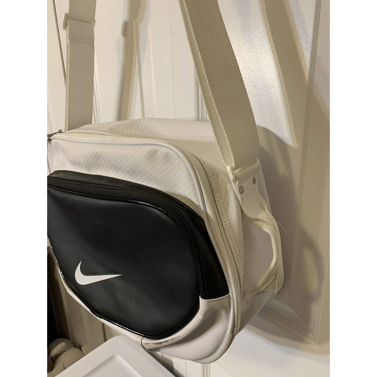 Nike Nike Duffle Bag Max Air Training Gym Sports White Black Over Size ONE SIZE - 4 Thumbnail