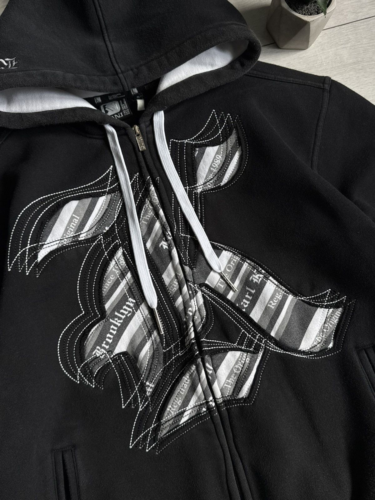 Karl Kani Vintage Karl Kani Y2K Big Logo Zip Hoodie Jacket Size US M / EU 48-50 / 2 - 6 Thumbnail