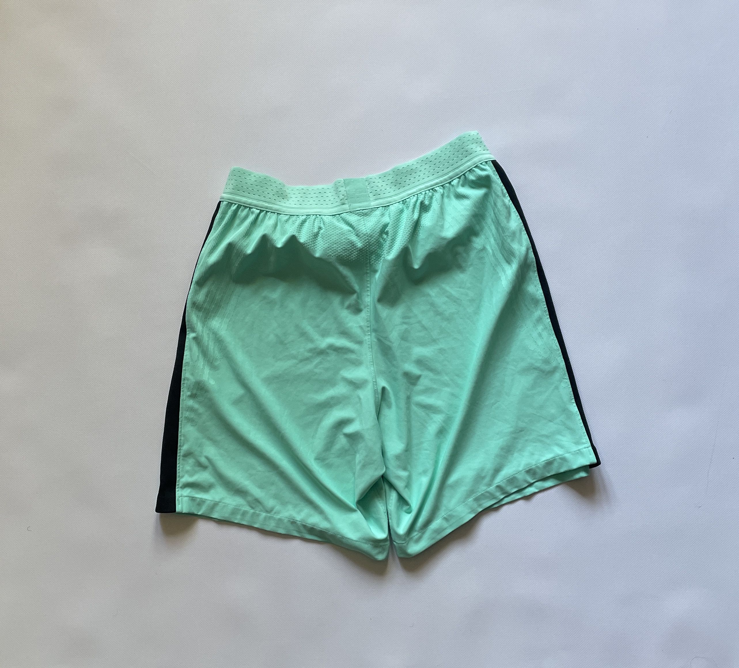 Nike Liverpool Authentic Vaporknit 2020 2021 Football Shorts Away Size US 32 / EU 48 - 2 Thumbnail